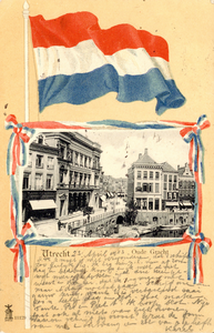 606657 Gezicht op de Oudegracht te Utrecht, vanaf de Bezembrug, met links de Winkel van Sinkel, op de achtergrond de ...